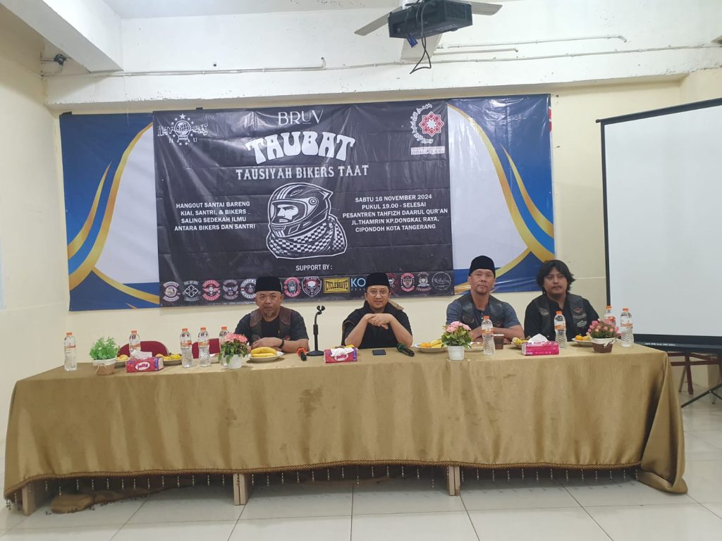 diskusi sengan Kyai Yusuf Mansur dalam event bertajuk Taubat (Tausiyah Bikers Taat) di pesantren beliau