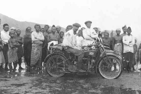 Sejarah-Motor-di-Indonesia_573_382